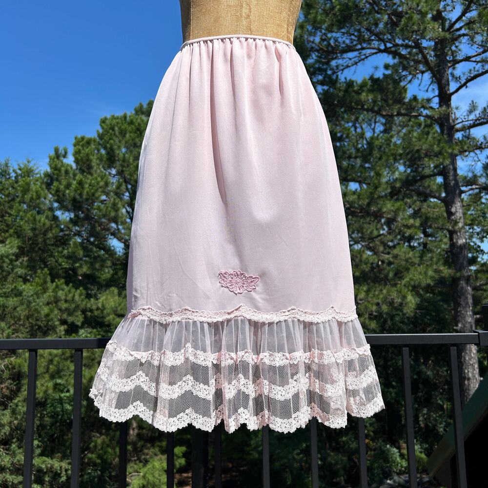 Vintage 40s/50s Pink Tiered Mesh Ruffle Hem Petticoat Slip Skirt
